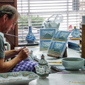 Delft artist painting a tulipvase pyramid